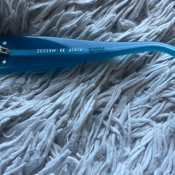 Authentic Louis Vuitton blue sunglasses , only worn twice - Picture 2 of 6